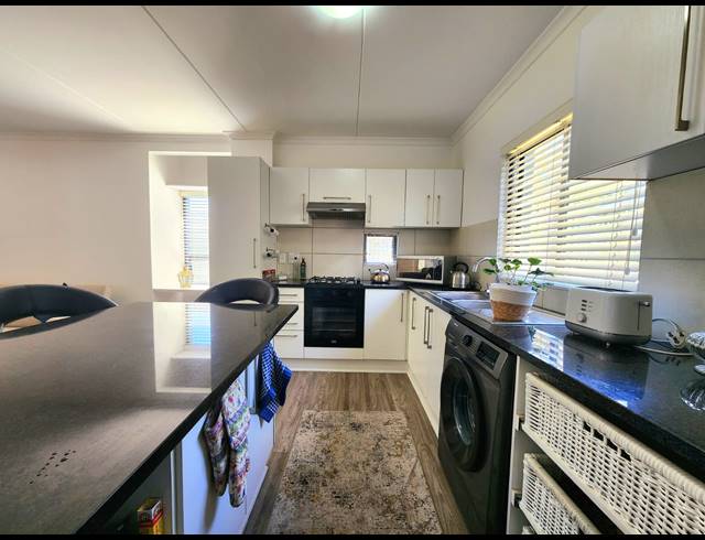 2 BEDROOM APARTMENT FOR SALE IN BURGUNDY ESTATE